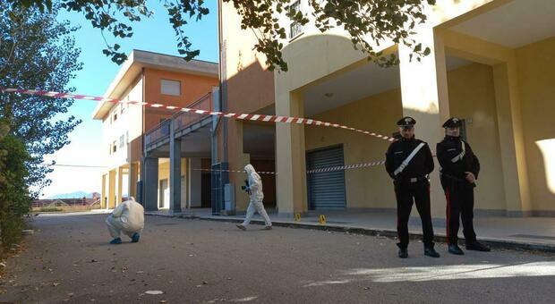 Bimba di due anni cade dalla finestra a Fisciano: arrestato il padre