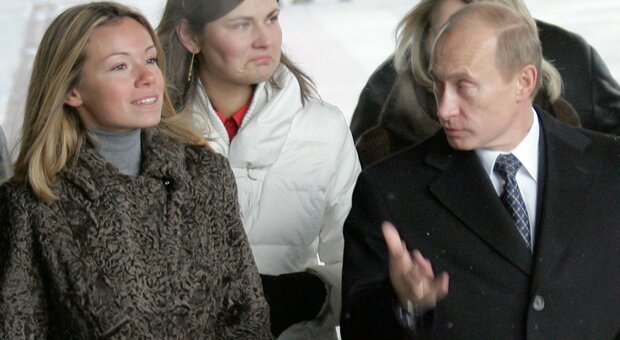 Putin, le figlie Ekaterina Tikhonova e Maria Vorontsova sanzionate: chi sono, la vita privata e il patrimonio