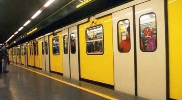 Metropolitana, de Magistris annuncia: nel 2015 arriveranno i nuovi treni