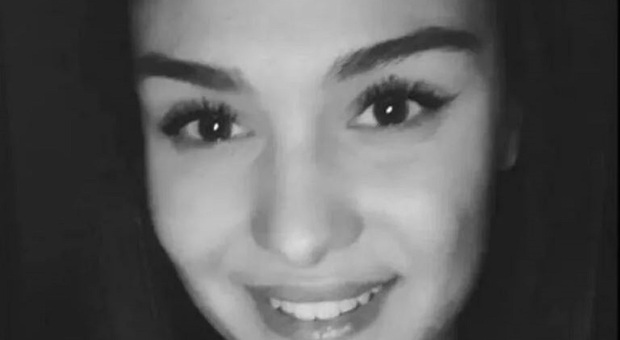 Sara Passero morta a 27 anni in incidente, l'ultimo saluto a Battipaglia