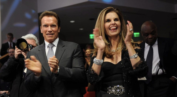 Maria Shriver, ex moglie di Schwarzenegger, sconvolge i fan: «Cosa le hanno fatto in faccia?»