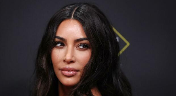 Balenciaga e le pubblicità con i peluche sadomaso: Kim Kardashian prende le distanze. Cosa è successo