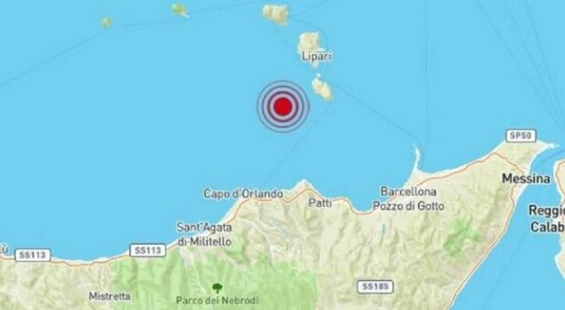 Terremoto, forte scossa 4.6 con epicentro alle Eolie. Avvertita da Messina a Reggio Calabria, a Lipari frana un costone