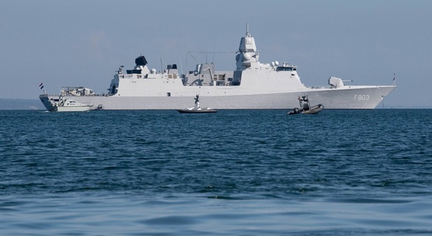Allarme Nato, caccia russi sopra le navi dell'Allenza sul Mar Baltico