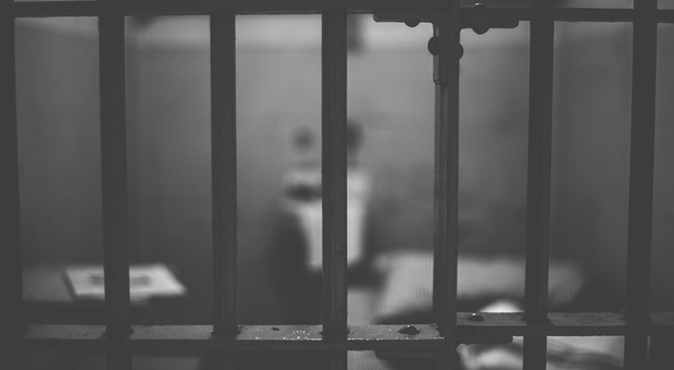 Avellino, sacerdote abusa sessualmente un 13enne: 8 anni di carcere