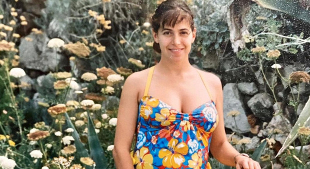 Barbara D'Urso, la tenera foto amarcord incinta. Ma i fan notano un dettaglio: «Com'è possibile?»