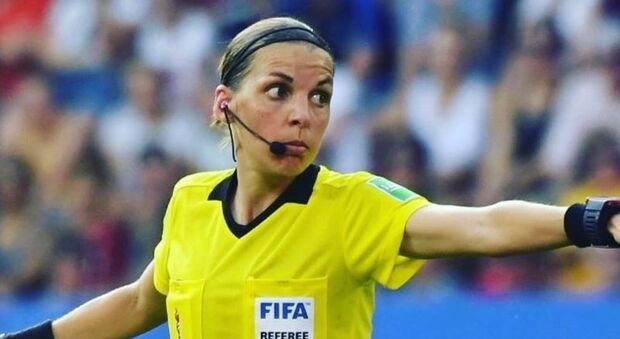Mondiali, la prima donna arbitro: Stéphanie Frappart dirigerà Costarica-Germania