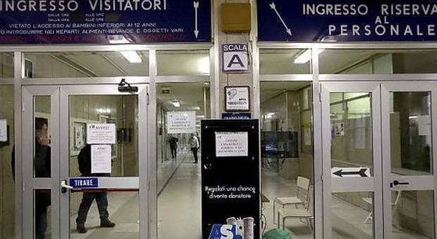 Coronavirus, a Napoli vigile del fuoco positivo al test: è ricoverato all'ospedale San Paolo