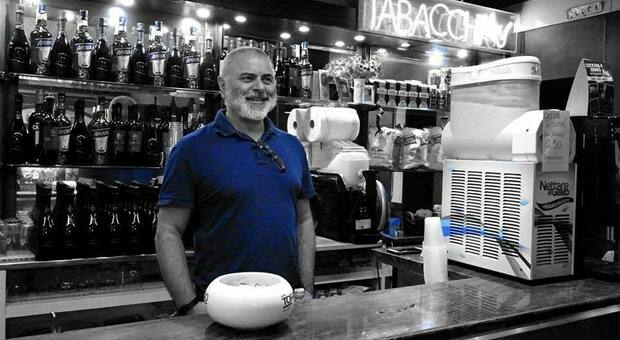 Bollette energia, la mossa del barista: «Caffè solo fino alle 16 per risparmiare»