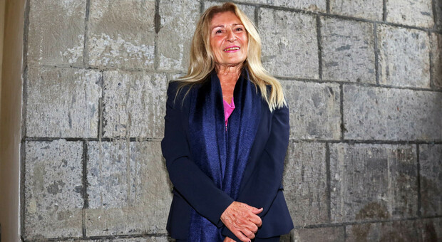 Napoli, Manfredi inaugura l'aula dedicata a Mia Filippone: «Investiamo sulla scuola»