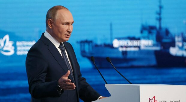 Putin minaccia lo stop energetico con l'introduzione del price cap. Von der Leyen: «Non cederemo ai suoi ricatti»