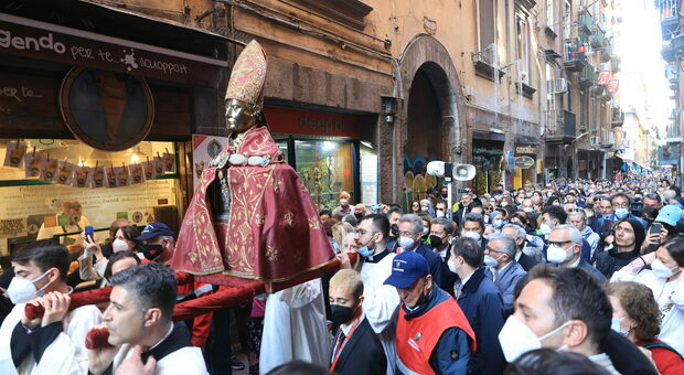 Miracolo di San Gennaro a Napoli, addio restrizioni Covid: capienza massima al Duomo