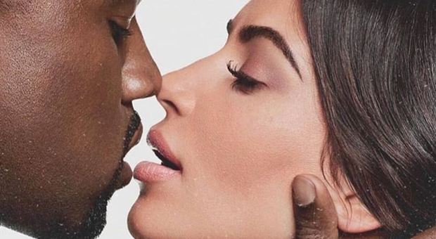Kim Kardashian e Kanye West nella nuova campagna Benetton? Toscani posta la foto, poi la cancella