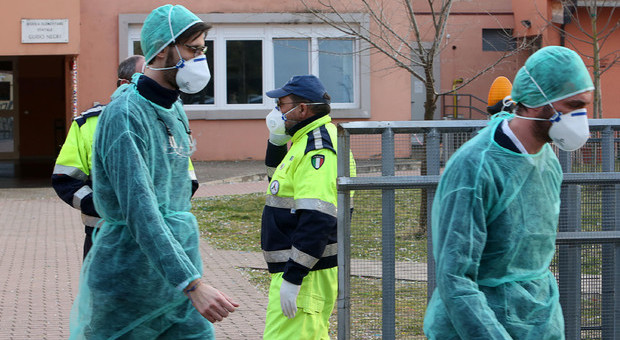 Coronavirus a Roma, contagio in corsia: un morto. Altri 14 casi positivi