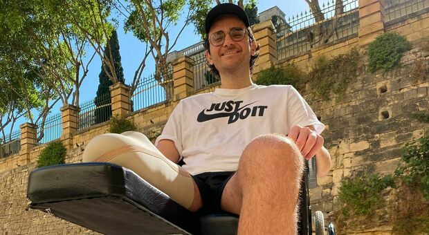 Ingegnere navale di Torre del Greco perde le gambe in un incidente a Malta e lancia un crowdfunding