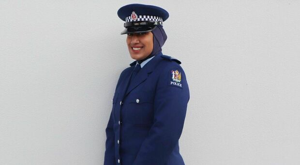 Nuova Zelanda, la prima poliziotta con il velo islamico
