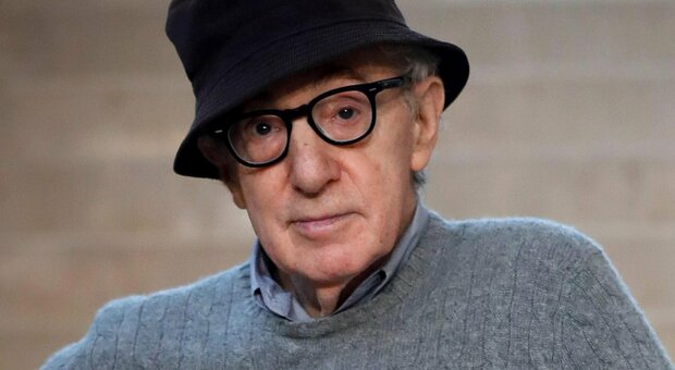 Woody Allen furioso contro la fiction di Mia Farrow: «Un attacco infarcito di falsità»