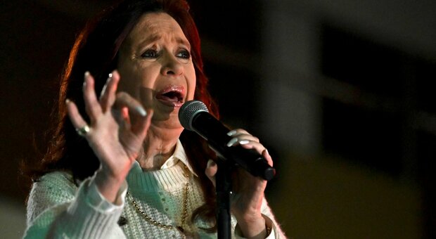 Cristina Kirchner, chi è la vicepresidente scampata all'attentato. Nel 2020 disse: «Italiani mafiosi per genetica»