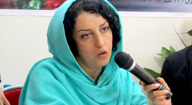 L'appello dal carcere di Narges, attivista iraniana per i diritti: «Siamo 12 donne contagiate dal Covid senza cure»