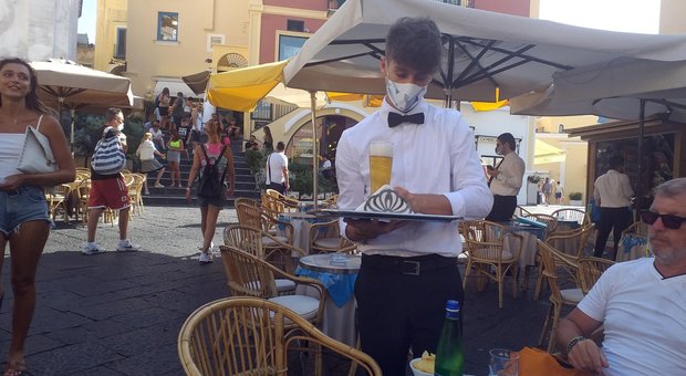 Coronavirus a Capri, i tre contagiati romani in discoteca con il Covid: positiva anche una turista toscana