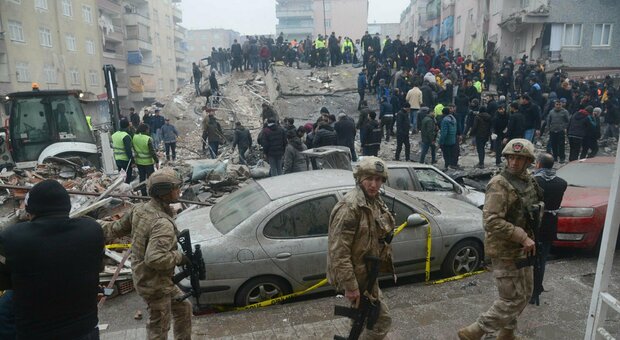 Terremoto Turchia, la drammatica previsione dell'Usgs: «I morti potrebbero essere diecimila»