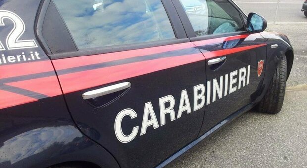Caserta, l'amico non risponde: lui chiama i carabinieri e lo salva