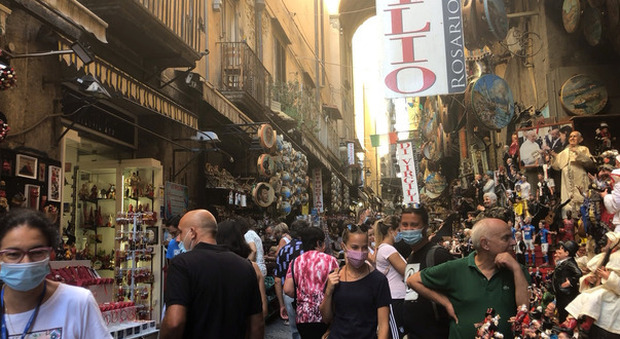San Gregorio Armeno, tornano i turisti a Napoli ma artigiani ancora in crisi