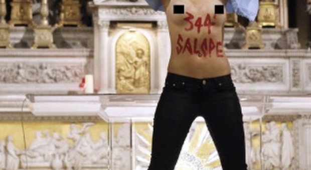 Francia, «Profanare una chiesa nudi per protestare è legittimo», lo ha stabilito la Corte Europea: Femen risarcita