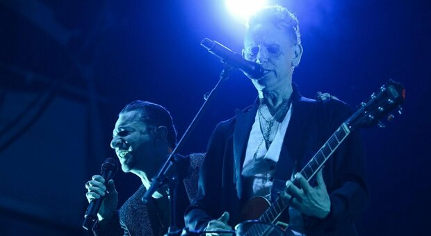 Sanremo, i Depeche Mode ospiti della serata finale: l'annuncio di Amadeus al Tg1