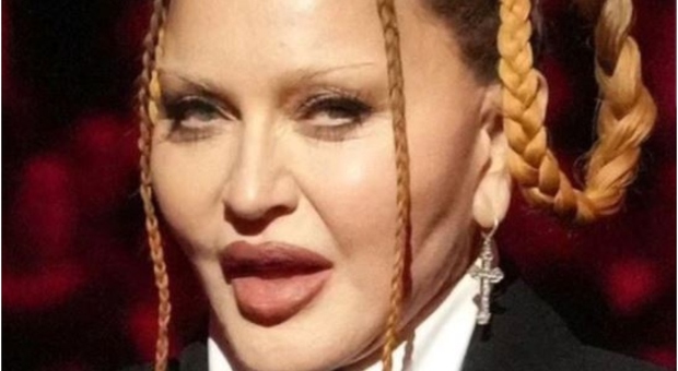 Madonna irriconoscibile ai Grammy, i fan: «Non può essere lei, si è ritoccata»