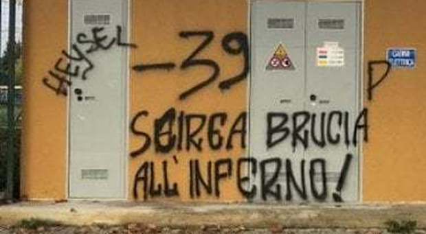 Firenze, scritte contro Scirea e vittime Heysel fuori dallo stadio