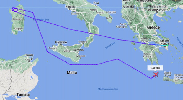 Allarme terrorismo su aereo Emirates in volo sulla Sardegna, passeggero sospetto costringe Boeing a rientro in Grecia