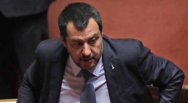 Bus dirottato a Milano, Salvini: «L'autista è una bestia ignorante»