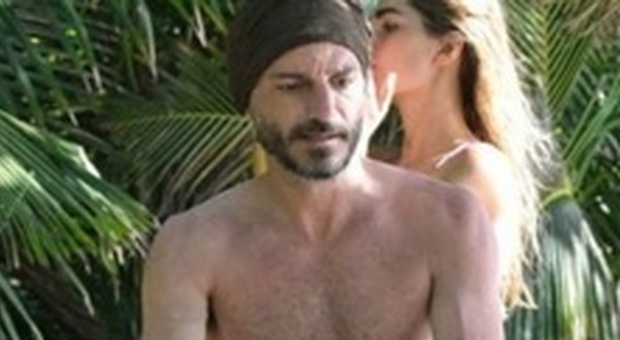 Nicolas Vaporidis è innamorato e svela i dettagli della love story «La sua intelligenza è la cosa più sexy»
