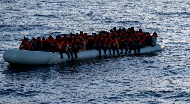 Migranti, affonda barca: 4 dispersi, anche 2 bambini di sei mesi e sei anni