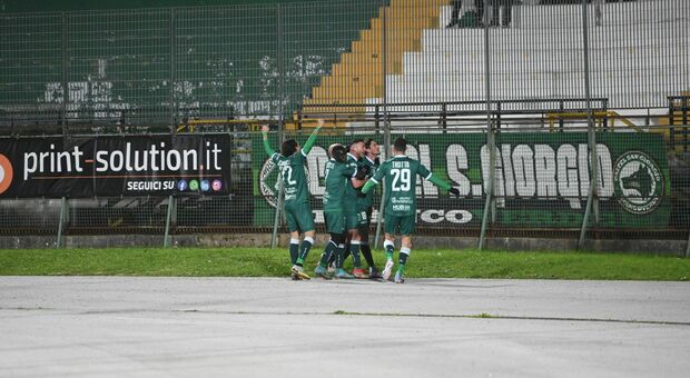 Avellino batte Crotone 3-1