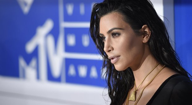 Kim Kardashian e Kayne West coppia hot agli Mtv Awards
