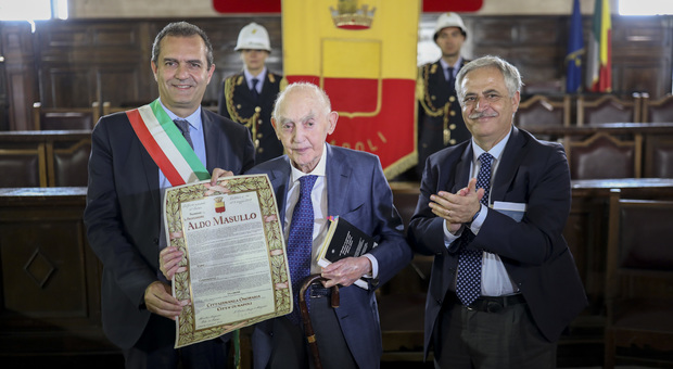 Il sogno di Masullo, cittadino onorario: «Vorrei che Napoli costruisca il rispetto di stessa»