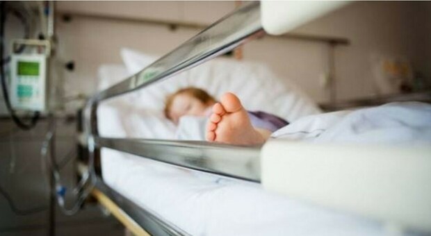 Siena, bambino di sette anni muore dopo un forte mal di testa: la Procura apre un'indagine