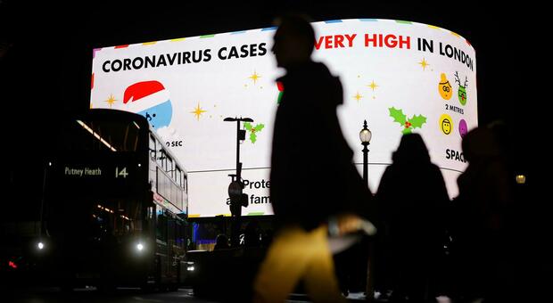 Covid, Gran Bretagna avverte l'Oms: «La nuova variante del virus circola più velocemente»