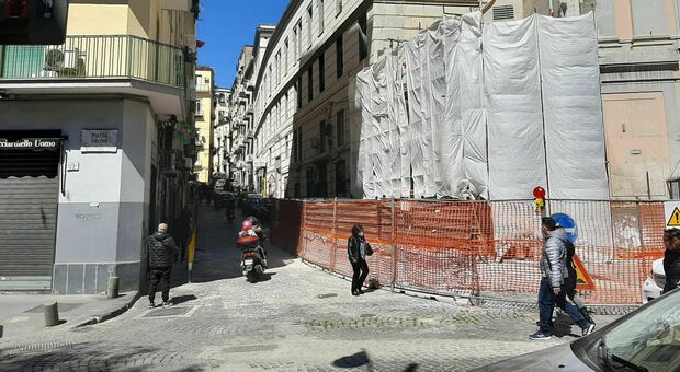 Crolla la chiesa del Rosariello, riapre via Stella con senso unico salendo da piazza Cavour