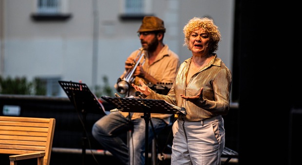 Napoli, al teatro Sannazaro in scena «El blues di Loi» con Milvia Marigliano e Igor Esposito