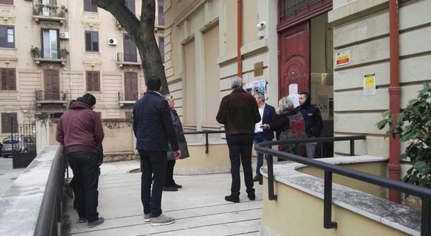 Scoppia il caso Palermo: schede ristampate per 200 sezioni, i seggi aprono in ritardo