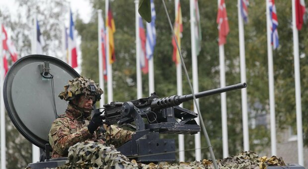 Nato si muove, aumenta l'influenza in Grecia e porta le truppe nei Balcani