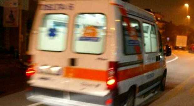 Napoli: ambulanza 118 sotto attacco, insulti ai sanitari in via Petrarca