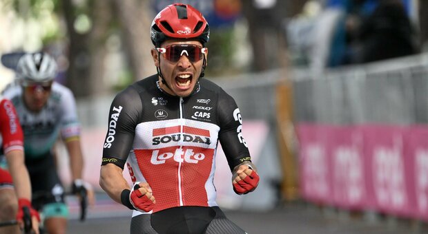 Giro d'Italia: a Cattolica vince Ewan, Landa finisce contro uno spartitraffico