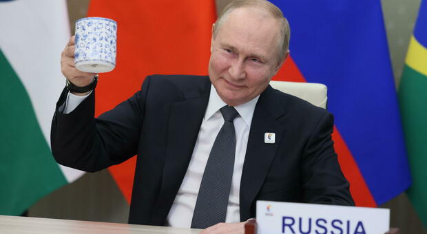Putin, il Cremlino minaccia la Gran Bretagna: «Sarà la prima a essere bombardata in caso di terza guerra mondiale»