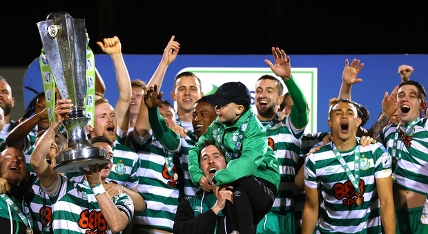Gli Shamrock Rovers festeggiano il titolo Irlandese