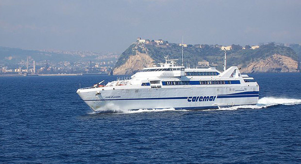 «A bordo non voglio certa gente» l'offesa choc sulla nave per Ischia