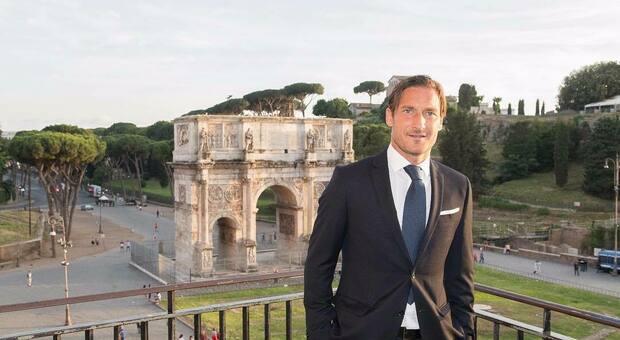 Francesco Totti candidato in Parlamento? L'idea stuzzica un partito: ecco quale